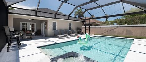 حمّام سباحة مُدفَّأ