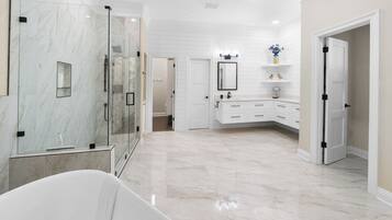 House, Multiple Beds, Private Pool, Pool View | Bathroom | Towels