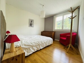 3 bedrooms, WiFi - 75m² With Balcony Near The Slopes! (La Salle-les-Alpes)