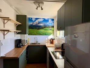 Fridge, microwave, oven, dishwasher