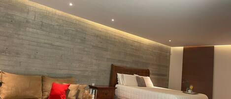 3 bedrooms, in-room safe, free WiFi, bed sheets