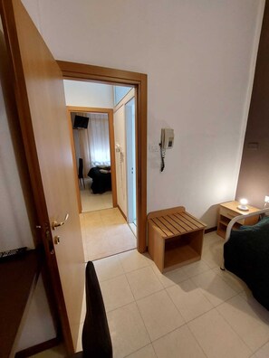 Family Quadruple Room | In-room safe, bed sheets - Maison des Roses (Cesenatico)