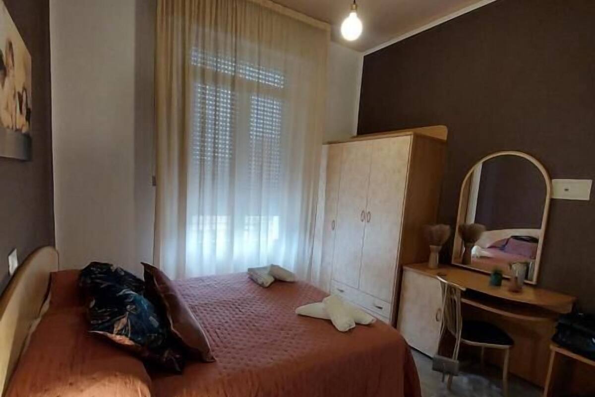 Habitación cuádruple | Caja de seguridad en la habitación y ropa de cama