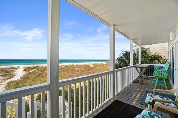 Appart'hôtel, 3 chambres, vue mer, en front de plage | Balcon