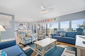 Condo, 3 Bedrooms, Sea View, Beachfront | Living area