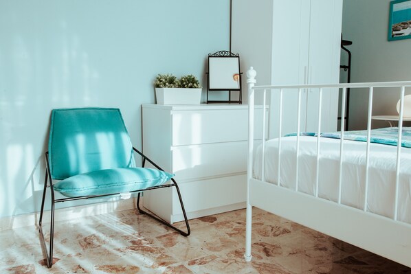 Comfort-Zimmer | Hochwertige Bettwaren, Daunenbettdecken, Schreibtisch