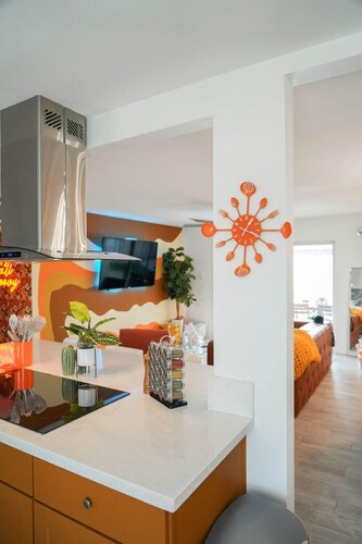 Groovy Getaway - 70s themed house!