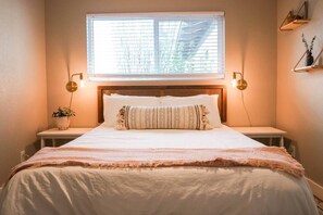 3 bedrooms, iron/ironing board, WiFi, bed sheets - Sonoran Solace w Pool, Minutes from Old Town (Scottsdale)