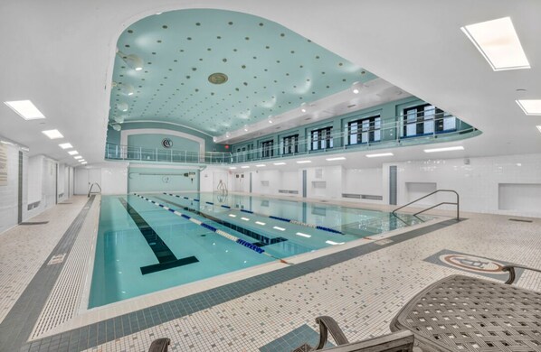 Alberca techada y alberca climatizada