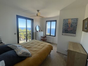 5 bedrooms, desk, iron/ironing board, free WiFi - Villa with breathtaking sea view (le lavandou)