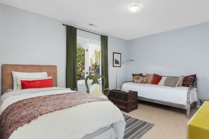 3 Schlafzimmer, Schreibtisch, Bügeleisen/Bügelbrett, Reisekinderbett