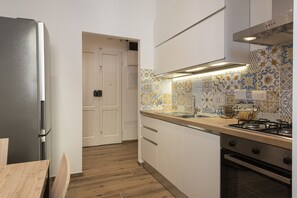 Comfort-Apartment | Eigene Küche | Kühlschrank, Ofen, Geschirrspüler, Wasserkocher mit Kaffee-/Teezubehör