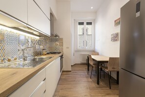 Comfort-Apartment | Eigene Küche | Kühlschrank, Ofen, Geschirrspüler, Wasserkocher mit Kaffee-/Teezubehör