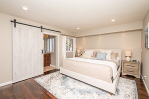 5 bedrooms, desk, iron/ironing board, WiFi