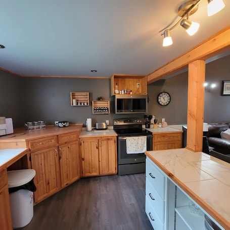 Fridge, microwave, oven, stovetop. Naini's Rental, 4 bedrooms, located on Deer Island, N.B. 5 mins from the water.
