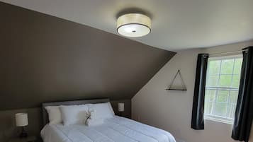 4 bedrooms, iron/ironing board, travel crib, free WiFi