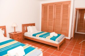 2 habitaciones, tabla de planchar con plancha y wifi gratis 