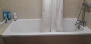 Buồng tắm vòi sen, máy sấy tóc