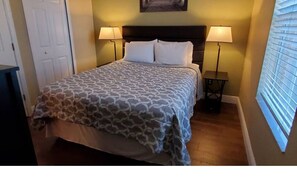 3 bedrooms, desk, iron/ironing board, travel crib