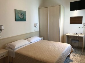 Classic Room | Meja, Wi-fi percuma, cadar katil 