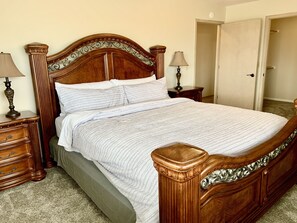 6 habitaciones, escritorio y tabla de planchar con plancha 