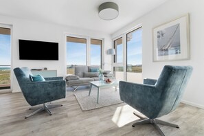 Fernseher, Kamin, Stereoanlage