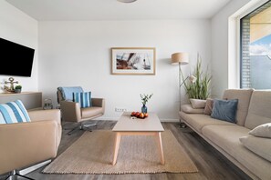 TV, fireplace, stereo