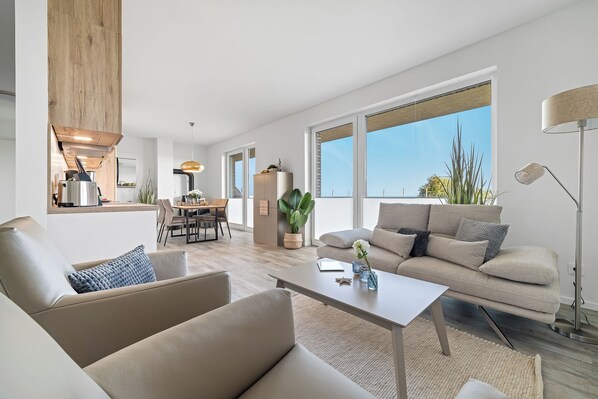 TV, fireplace, stereo