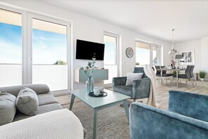 テレビ、暖炉、ステレオ