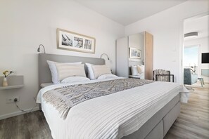 1 bedroom, iron/ironing board, free WiFi - "BeachTerraceFour" vacation apartment on the beach with sun terrace, sauna & sea view (Olpenitz)