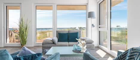 Televisión, chimenea, estéreo