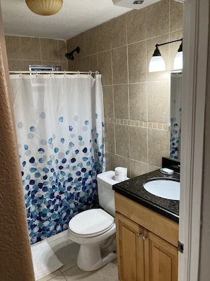 Shower, hair dryer, towels, soap - Studio 1/2 mile from coral gables (Miami)
