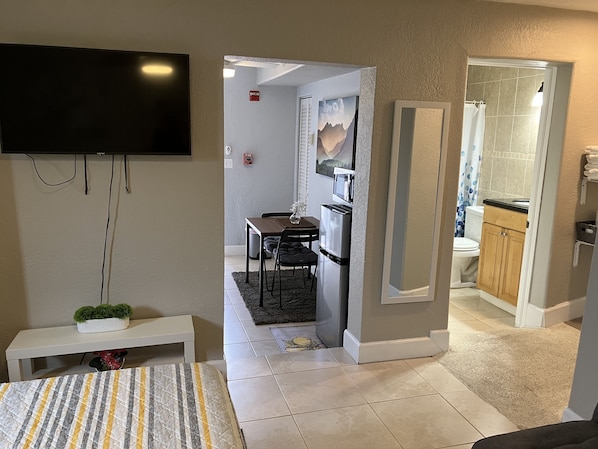 Iron/ironing board, WiFi, bed sheets - Studio 1/2 mile from coral gables (Miami)