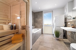 Shower, hair dryer - "BeachWaveTwo": Holiday apartment right on the beach with sauna, balcony & Baltic Sea view (Olpenitz)