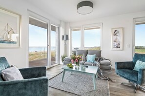 Fernseher, Kamin, Stereoanlage