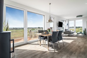 Dining - "BeachViewOne": Holiday apartment right on the beach with sauna, balcony & Baltic Sea view (Olpenitz)