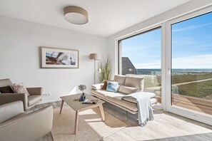 TV, fireplace, stereo