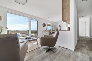 TV, fireplace, stereo