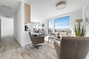 TV, fireplace, stereo - "BeachViewThree": Holiday apartment right on the beach with sauna, balcony & Baltic Sea view (Olpenitz)