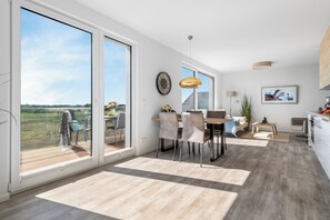 Dining - "BeachViewThree": Holiday apartment right on the beach with sauna, balcony & Baltic Sea view (Olpenitz)