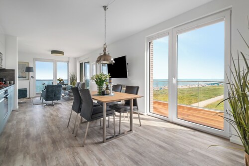 "BeachViewFour": Ferienwohnung direkt am Strand mit Sauna, Balkon & Ostseeblick