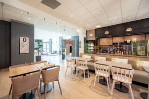 Desayuno buffet todos los días (con cargo)