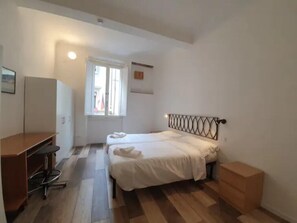3 camere, ferro/asse da stiro, Wi-Fi gratuito, lenzuola