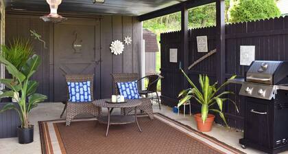 Serene 2BR: Near-Town Convenience Meets Nature Getaway, Ideal for All Travelers