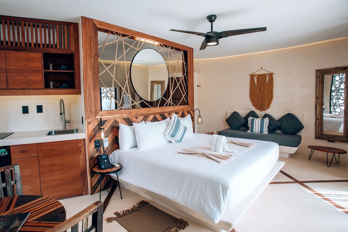 Minibar, in-room safe, laptop workspace, blackout curtains