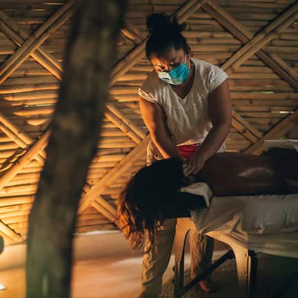 Couples treatment rooms, body treatments, aromatherapy