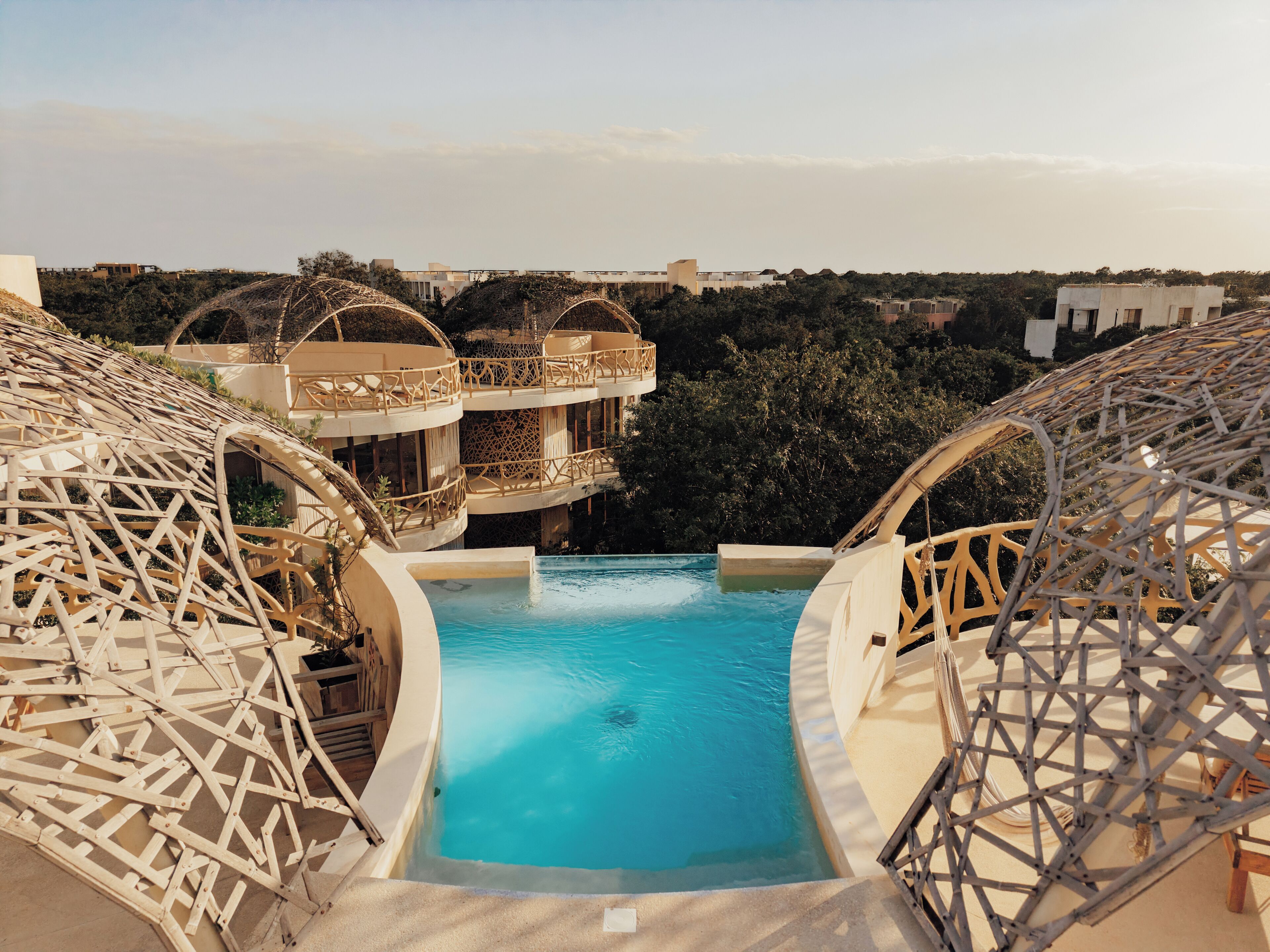 حمام سباحة خاص