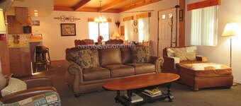 Spacious 3 bedroom 2 bath two story only 1/4 mile to ski area