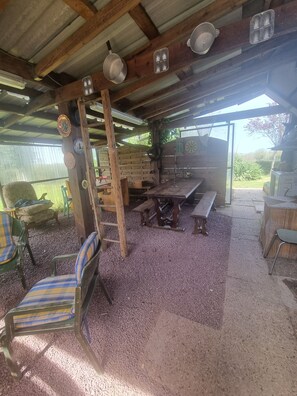 Outdoor dining - Gîte 500 from Mordreuc beach (Pleudihen-sur-Rance)