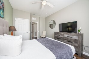 2 bedrooms, iron/ironing board, free WiFi, bed sheets - Beautiful Deluxe Condo, Vista Cay - 3024 (Orlando)